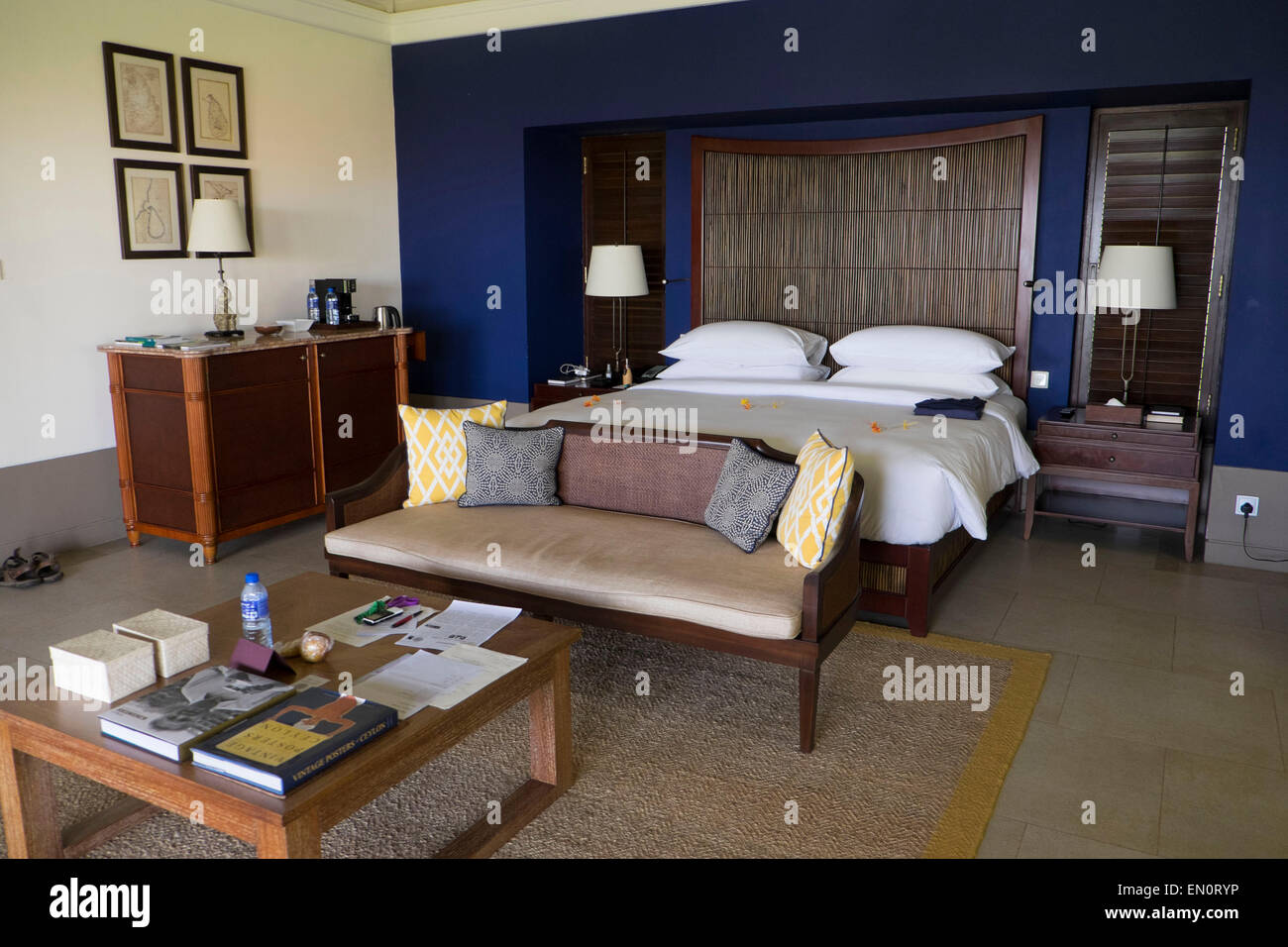 Cape Weligama, Sri Lanka: Schlafzimmer einer privaten Villa Stockfoto