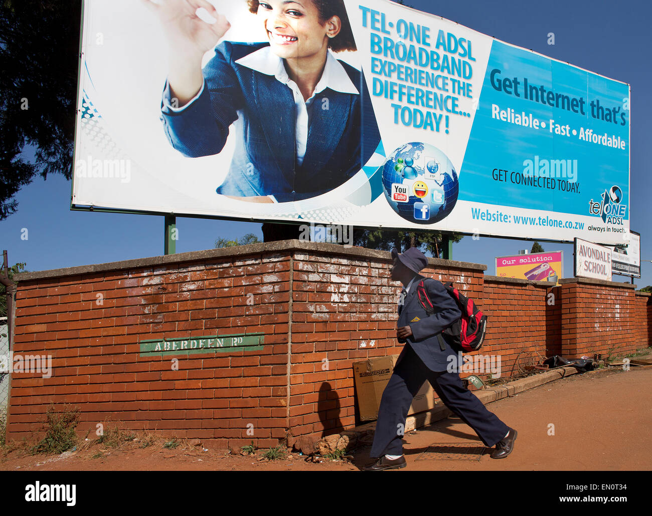 Plakatwerbung für Internet-Provider in Simbabwe Stockfoto