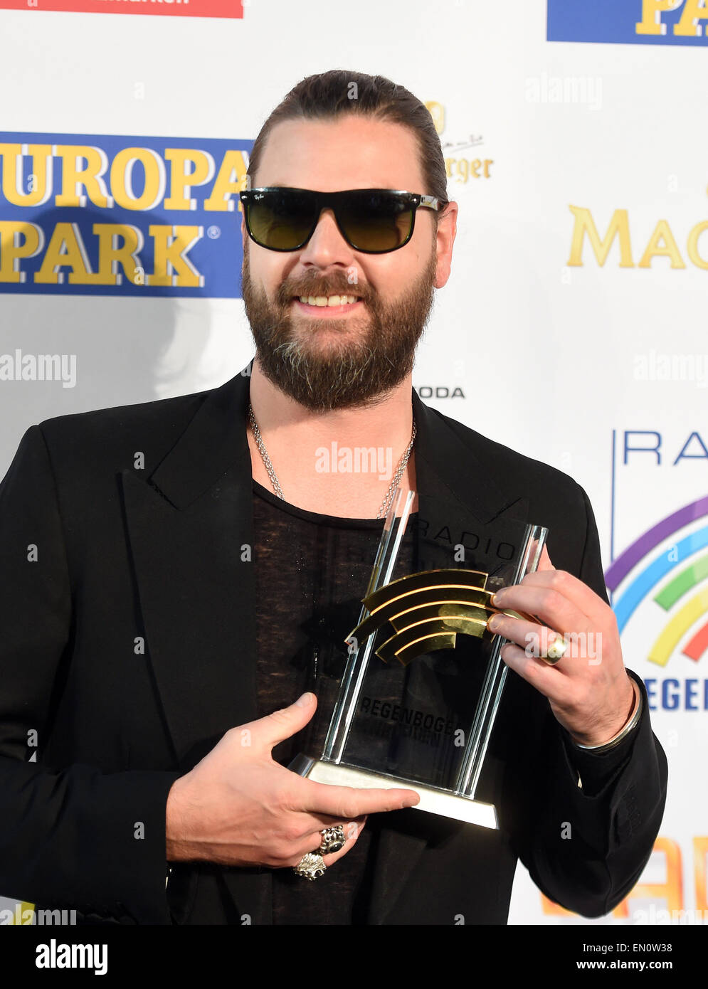 Rust, Deutschland. 24. April 2015. Irischer Sänger und Gitarrist Rea Garvey  posiert vor der Radio Regenbogen (Rainbow)-Preisverleihung im Europa-Park  in Rust, Deutschland, 24. April 2015. Er erhielt den Charity Award 2014.  Foto: