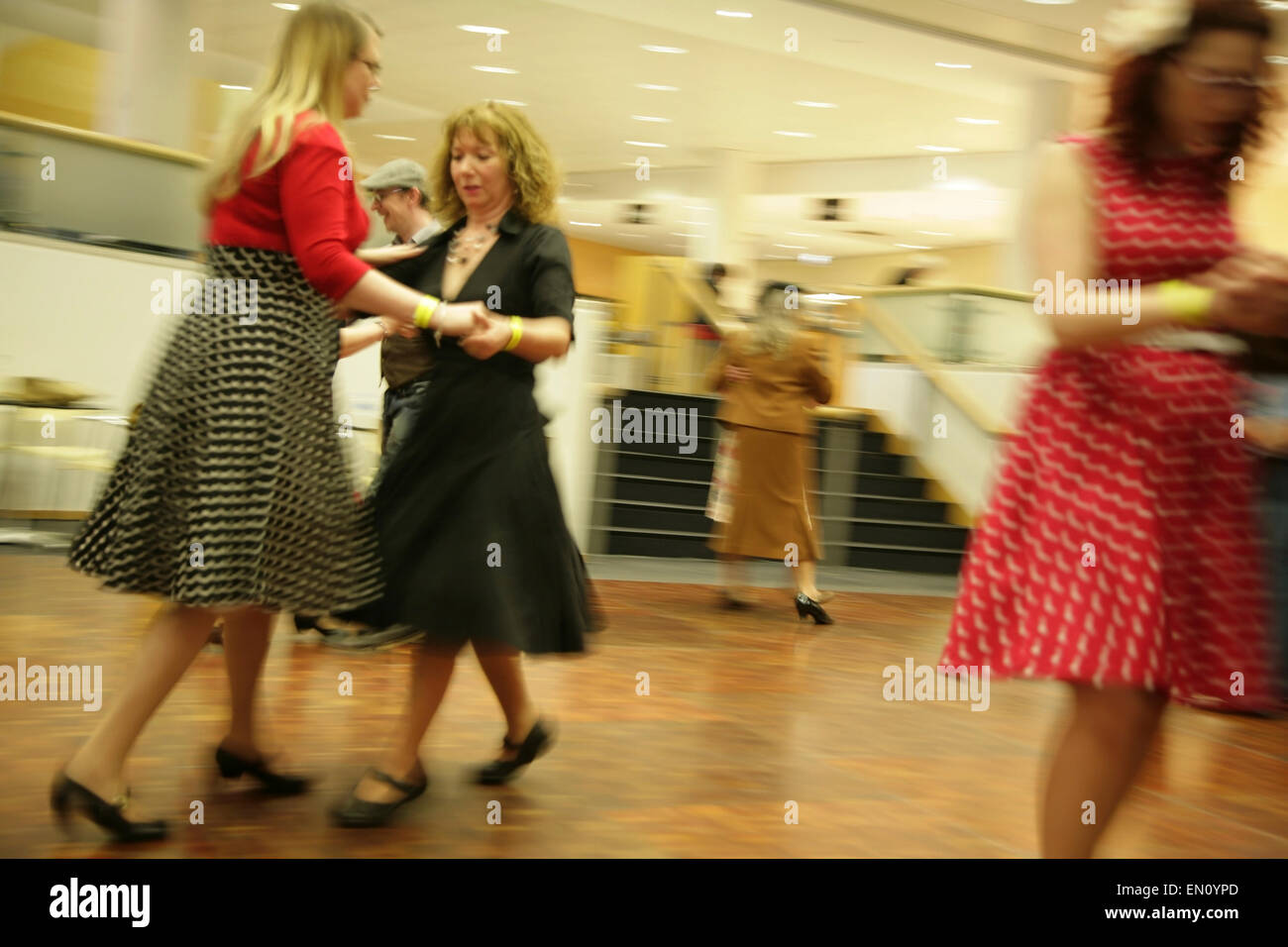 York Uk 25 April 2015 Besucher Im Zeitraum Kleid Tanzen