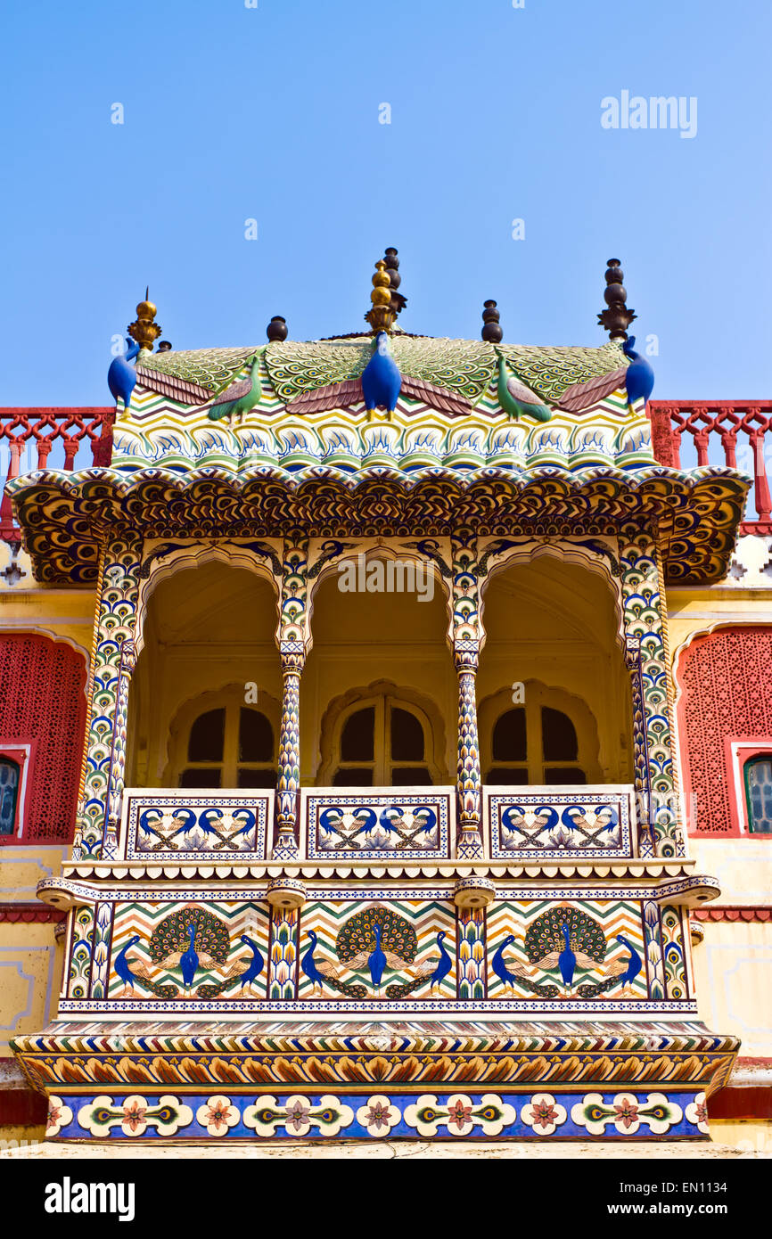 Balkon im Stadtschloss Kunstwerke. Jaipur, Rajasthan, Indien Stockfoto