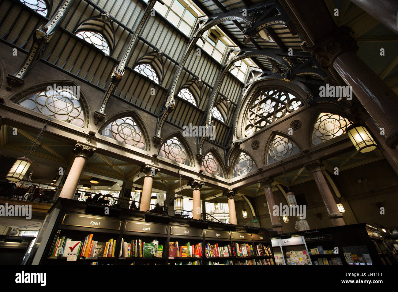 Großbritannien, England, Yorkshire, Bradford, Hustlergate, innen Waterstones Buchladen, Wool Exchange Stockfoto Großbritannien, England, Yorkshire, Bradford, Hustlergate, innen Waterstones Buchladen, Wool Exchange Stockfoto