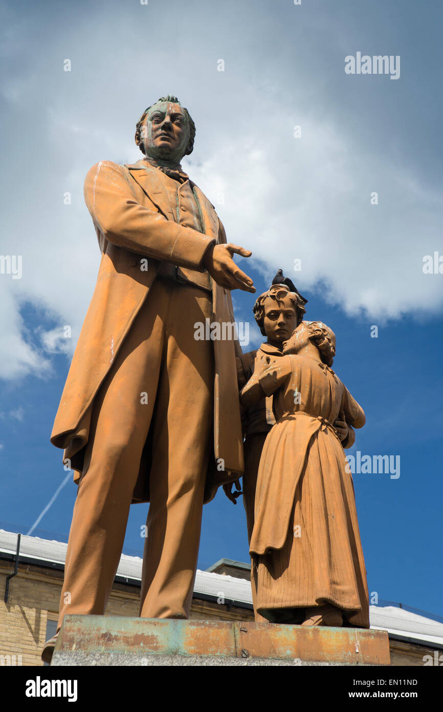 Großbritannien, England, Yorkshire, Bradford, Northgate Square Statue des Kindes Arbeitsrecht Reformators Richard Oastler Stockfoto