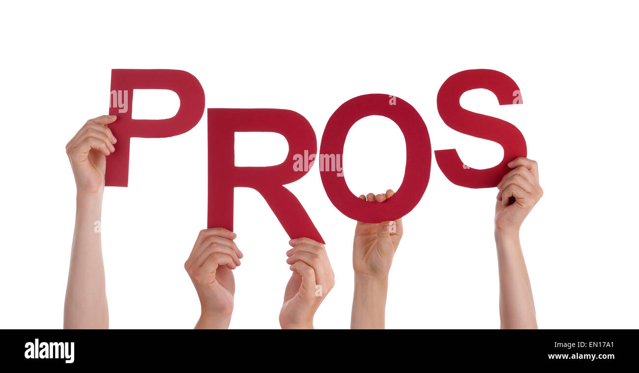 Viele kaukasische Menschen und Händen mit roten Buchstaben oder Zeichen Gebäude isoliert englische Wort Pros auf weißem Hintergrund Stockfoto