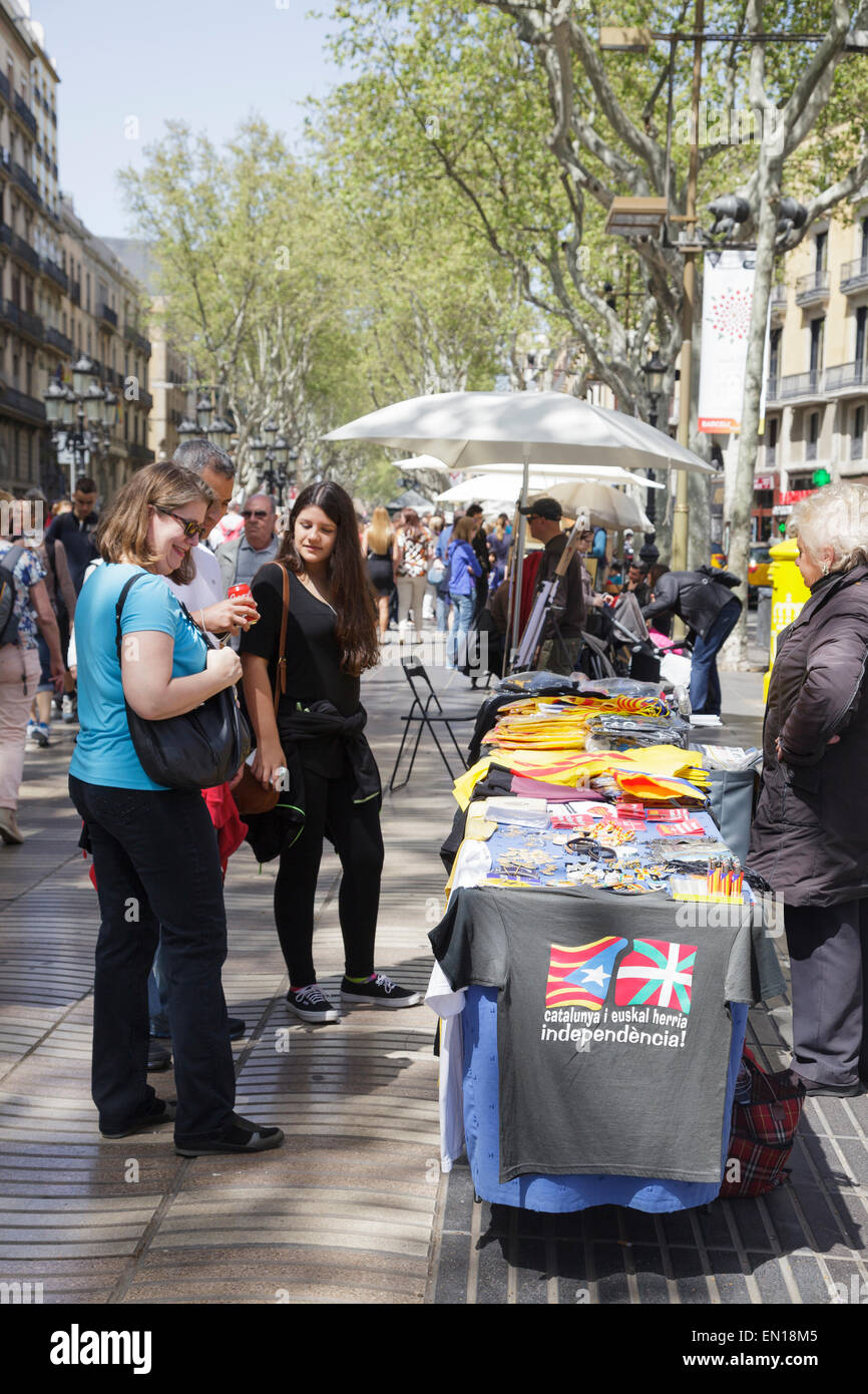 Katalanische Unabhängigkeit Stand auf der La Rambla, Barcelona, Katalonien, Spanien Stockfoto
