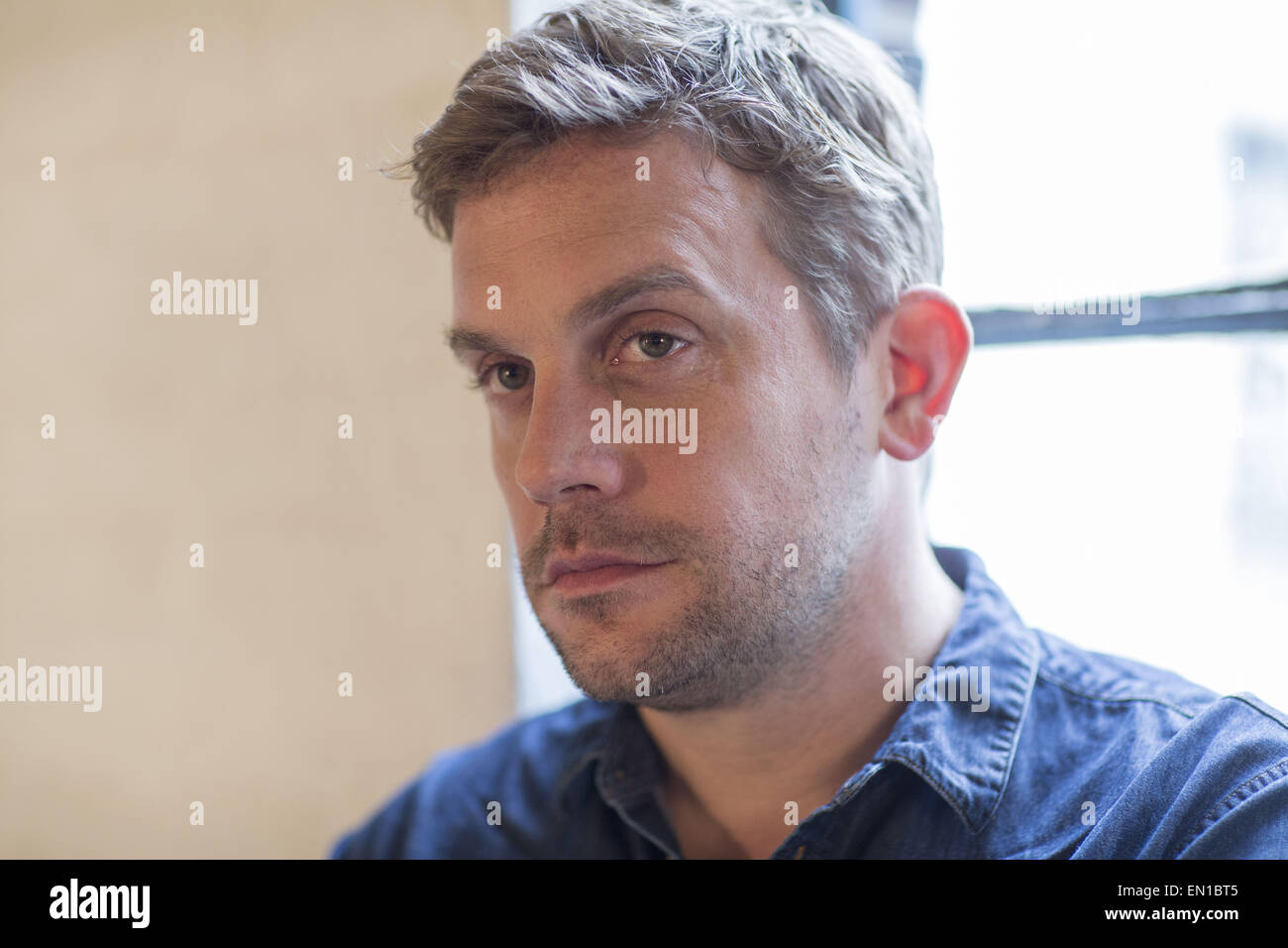 Fototermin für die ARD-Fernsehserie "Sechs Auf Einem Streich" Featuring: Sebastian Bezzel Where: Hamburg, Deutschland bei: 21. Oktober 2014 Stockfoto