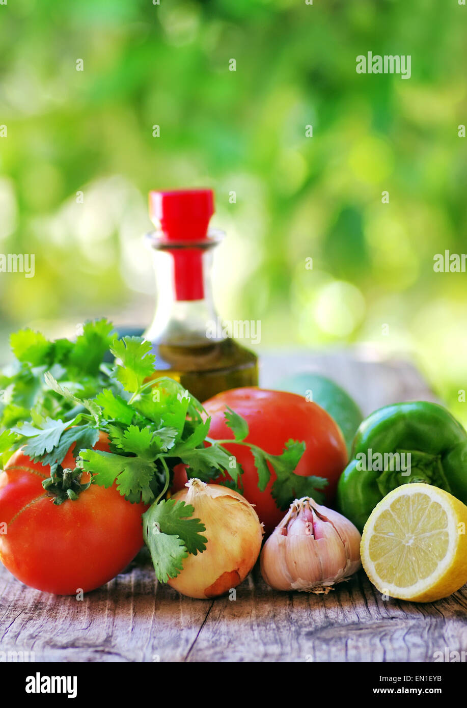 mediterranen Kräutern, Tomaten und Olivenöl Stockfoto