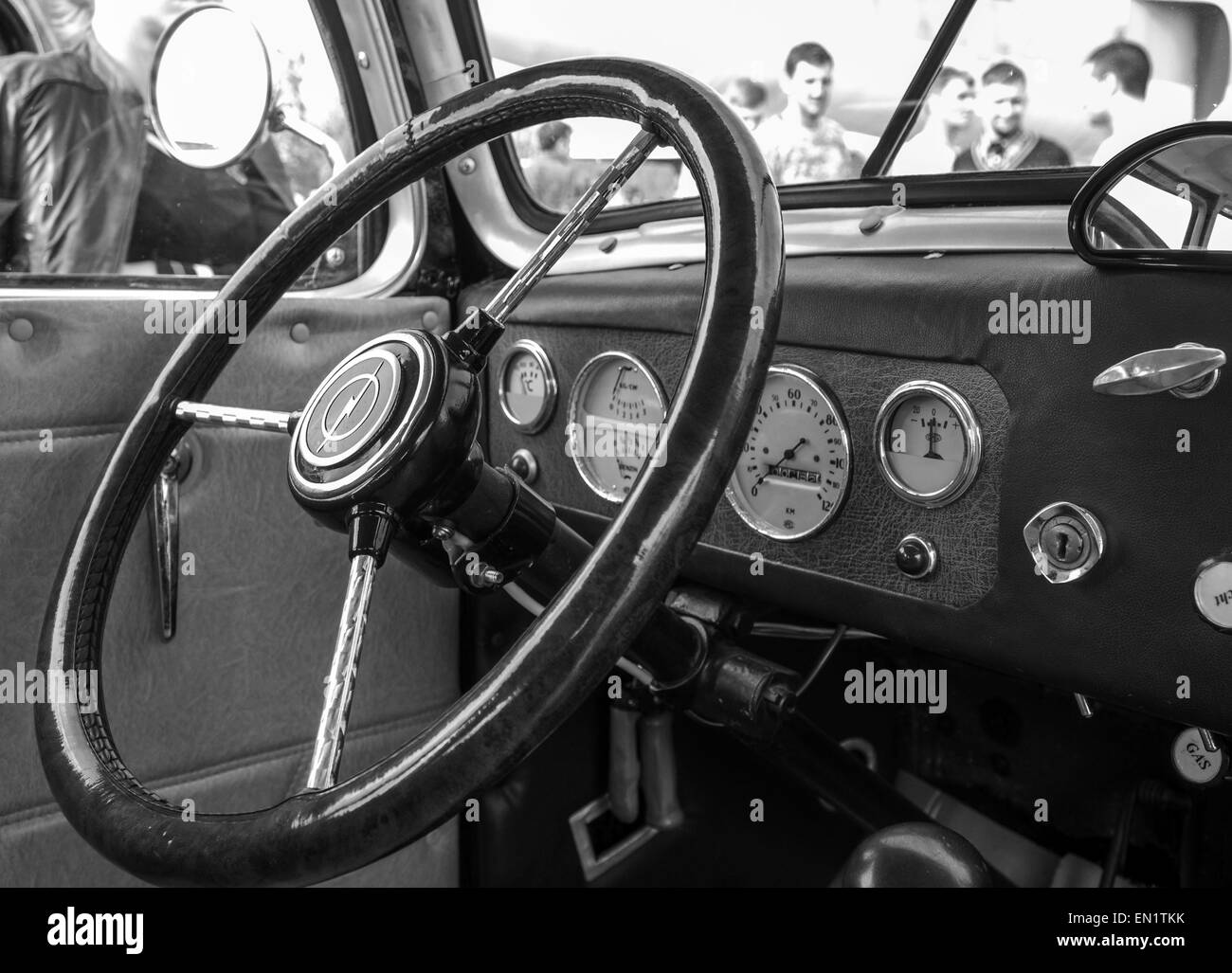 25. April 2015 ist - Packard ein zwanzig 1939--The Retro-OldCarFest, das größte Retro-Autos-Festival in Kiew statt und erstreckt sich die staatliche Luftfahrt Museumsgelände. Mehr als 300 Autos sind in diesem Projekt beteiligt und mehr als 20 000 Besucher werden erwartet. © Igor Golovniov/ZUMA Draht/Alamy Live-Nachrichten Stockfoto