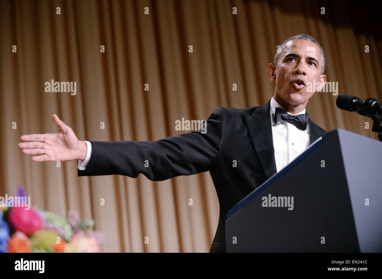 US-Präsident Barack Obama spricht bei der jährlichen White House Correspondent Association Gala im Washington Hilton Hotel April 25, 2015 in Washington, DC, das Abendessen ist eine jährliche Veranstaltung, die von Journalisten, Politikern und Prominenten besucht. Bildnachweis: Olivier Douliery/Pool über CNP - kein Draht-Dienst- Stockfoto