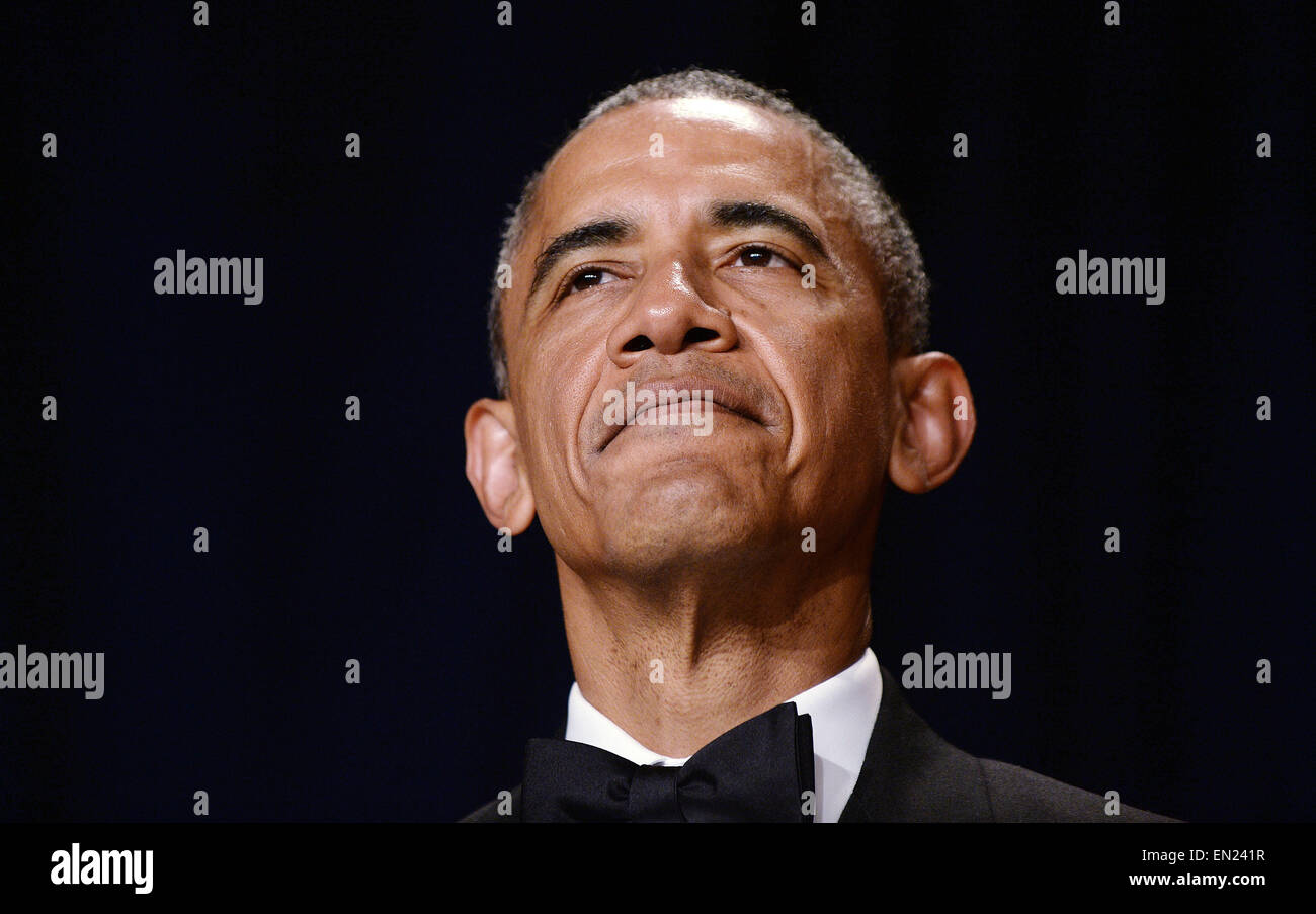 US-Präsident Barack Obama spricht bei der jährlichen White House Correspondent Association Gala im Washington Hilton Hotel April 25, 2015 in Washington, DC, das Abendessen ist eine jährliche Veranstaltung, die von Journalisten, Politikern und Prominenten besucht. Bildnachweis: Olivier Douliery/Pool über CNP - kein Draht-Dienst- Stockfoto