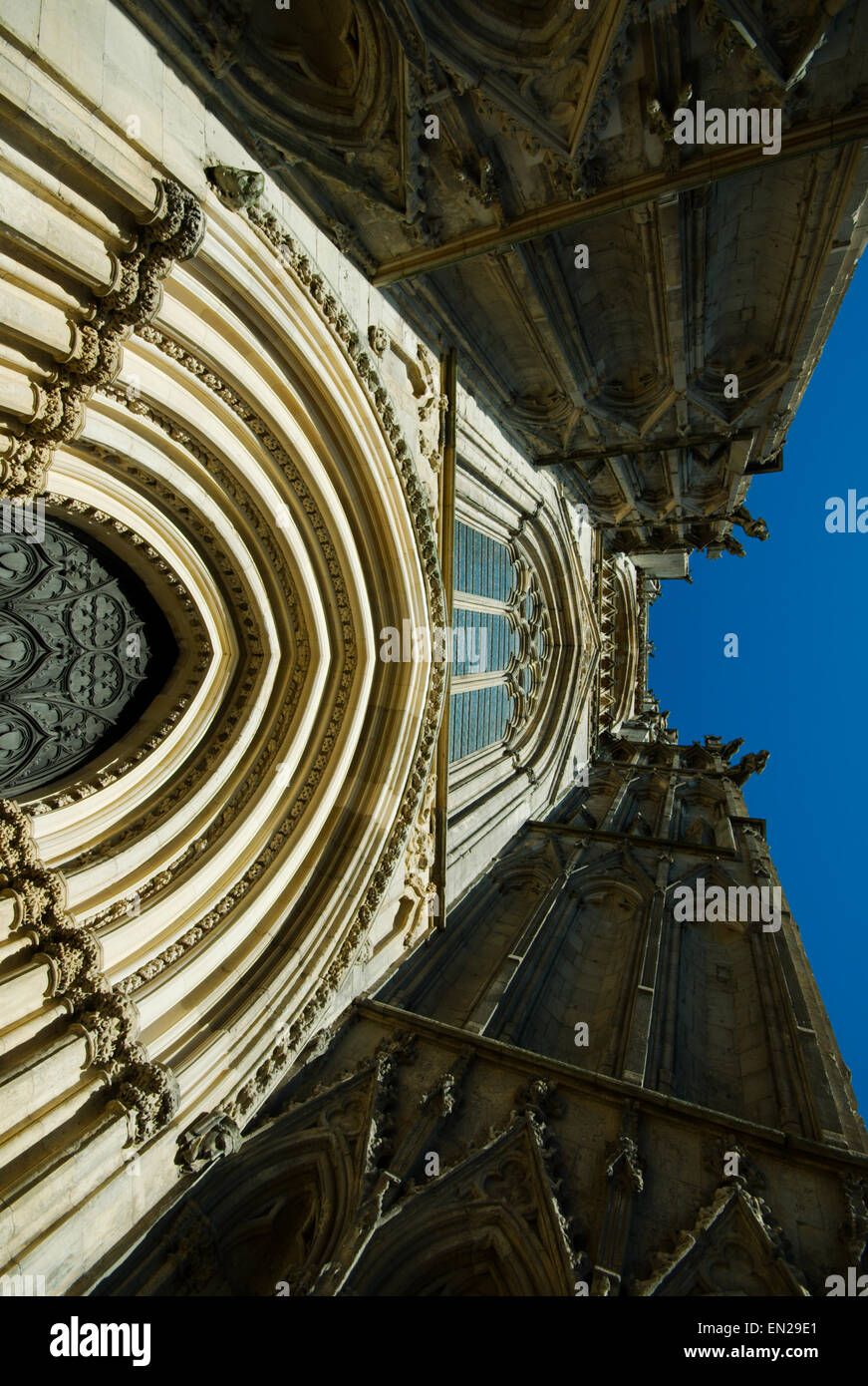 Eine Nahaufnahme der Fassade des York Minster, York, England Stockfoto