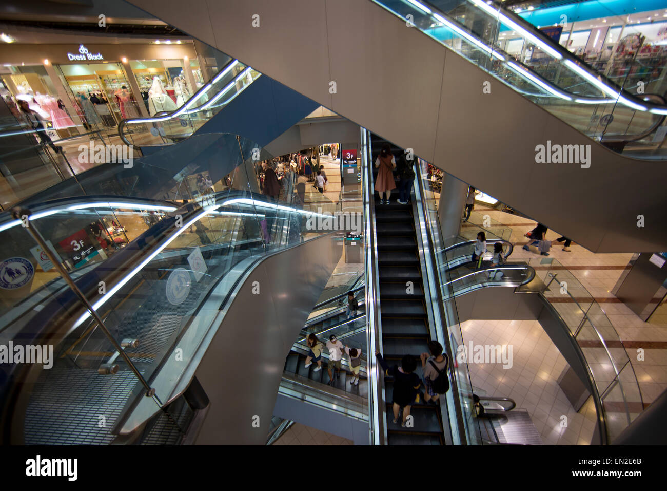 Rolltreppe im Store, Tokio Stockfoto