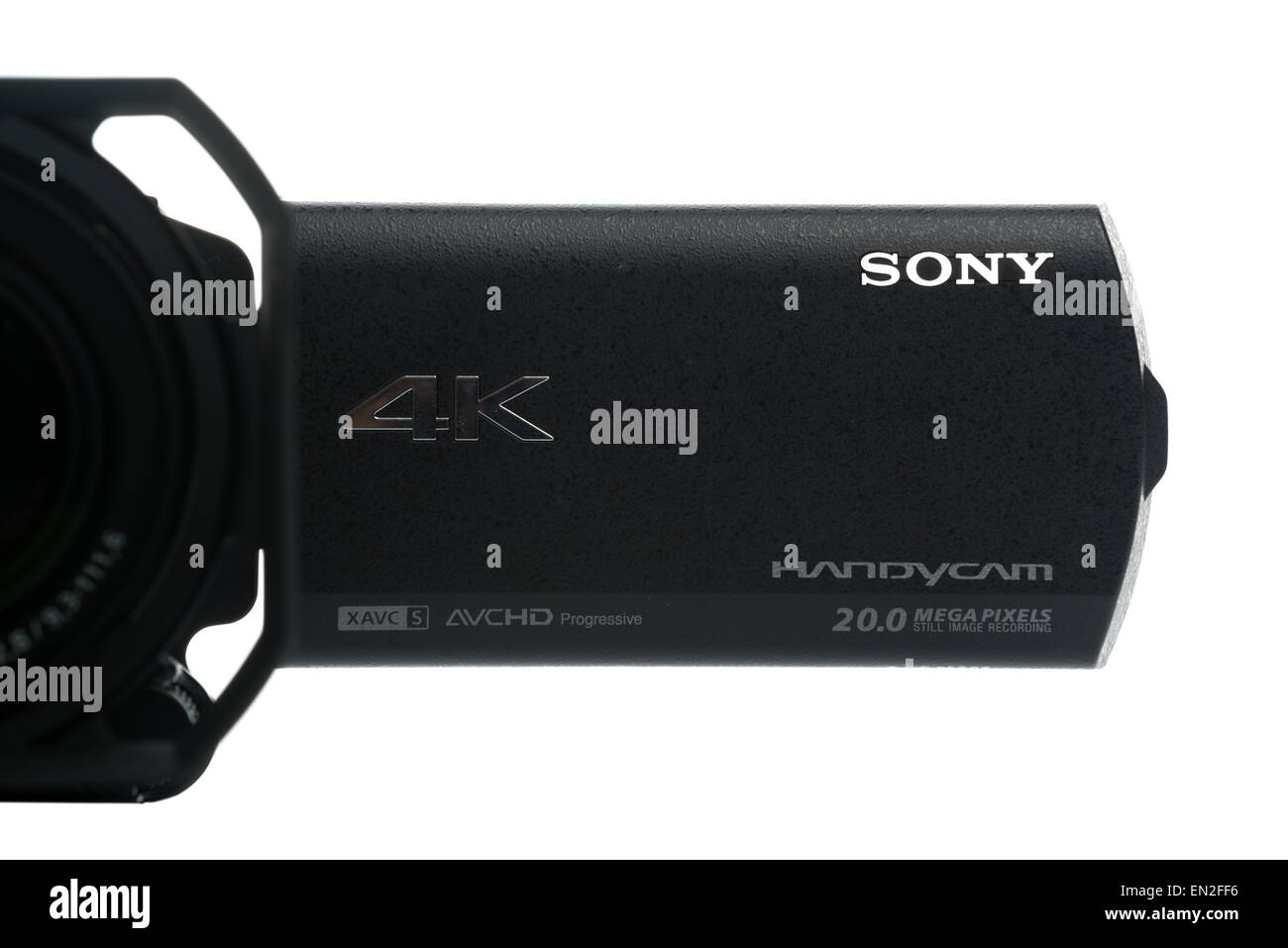 NOVI SAD, Serbien - 25. April 2015: Sony FDR AX100 4 k Handycam Camcorder (2014 angekündigt.) fängt Ultra High Definition-Fuß Stockfoto