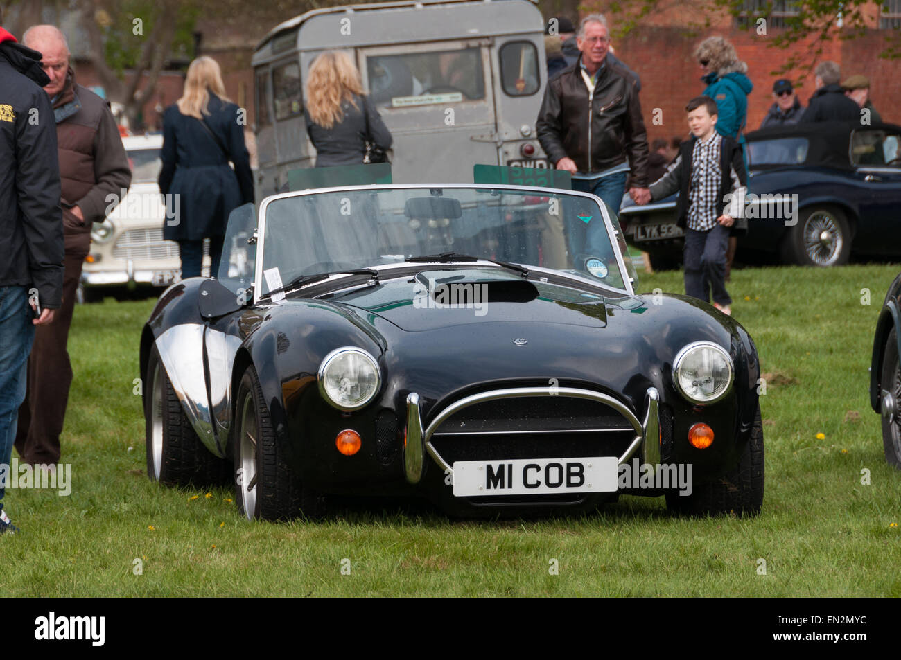 Shelby Cobra Sportwagen auf der 5. Sonntag Brunch Gerangel in Bicester Erbe, Oxfordshire, England Stockfoto