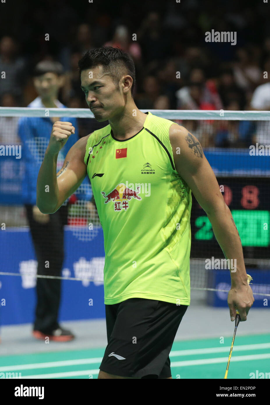 Dong Feng Citroen Badminton Asia Championships 2015 in Wuhan, China am 26. April 2015.Lin Dan China feiert nach dem Sieg über Tian Houwei von China während ihre Männer Einzel Finale. Stockfoto