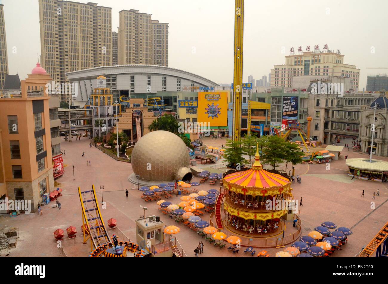Bauarbeiter China - New South China Mall, Dongguan China. Das größte Einkaufszentrum der Welt / frühere berüchtigte Geistermeile Stockfoto