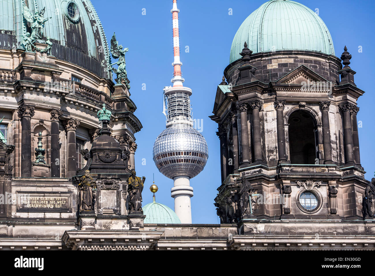 Berliner Dom, Kathedrale, Ost-Berliner Fernsehturm, Deutschland, Stockfoto