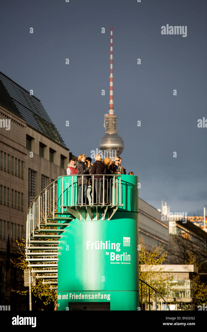 Sehenswürdigkeiten in der Nähe von Brandenburger Tor, Straße "Unter Den Linden", Berlin-Mitte, Stockfoto