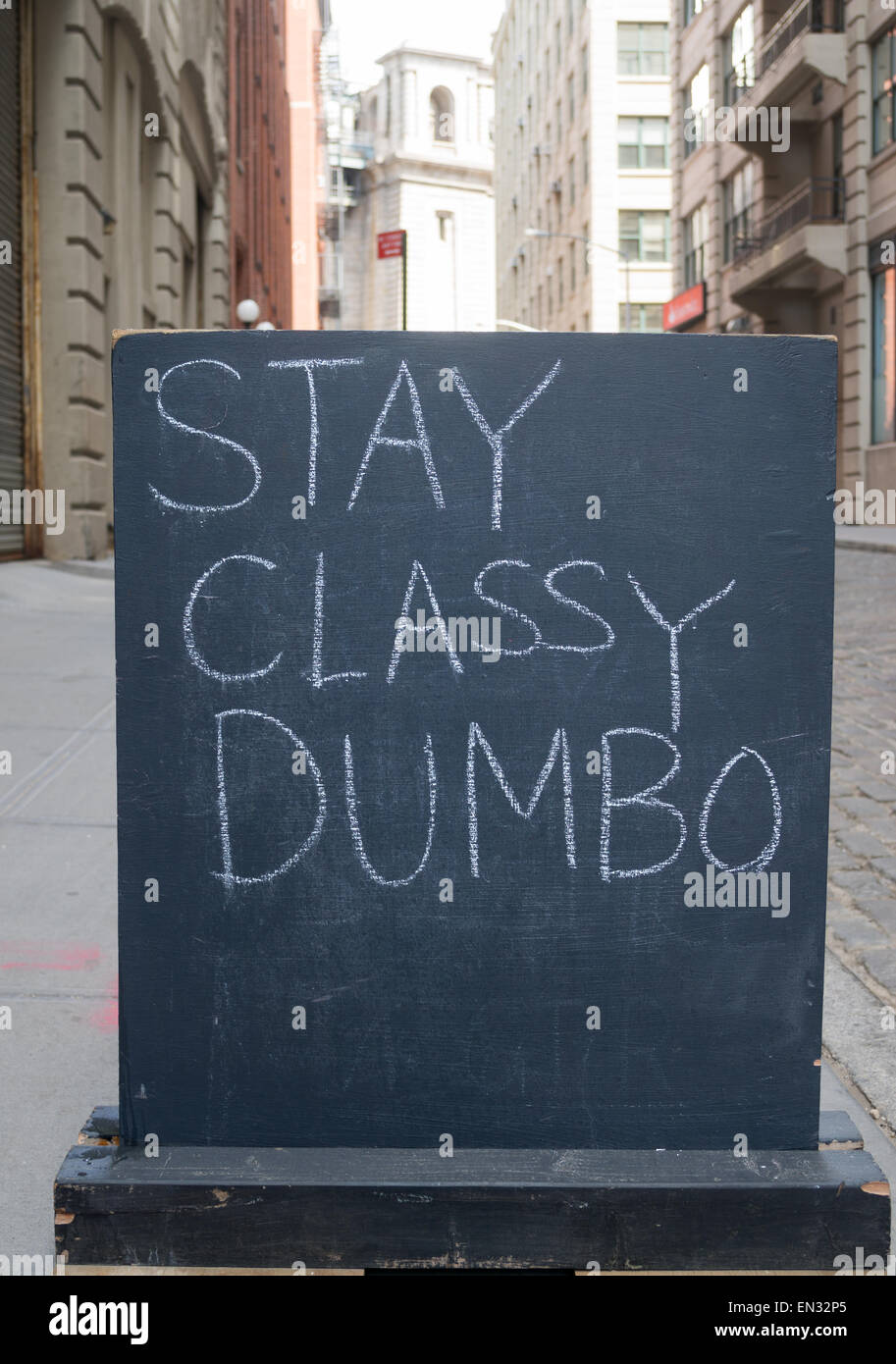 Melden Sie an, bleiben Sie stilvoll DUMBO, Brooklyn, NYC, USA Stockfoto