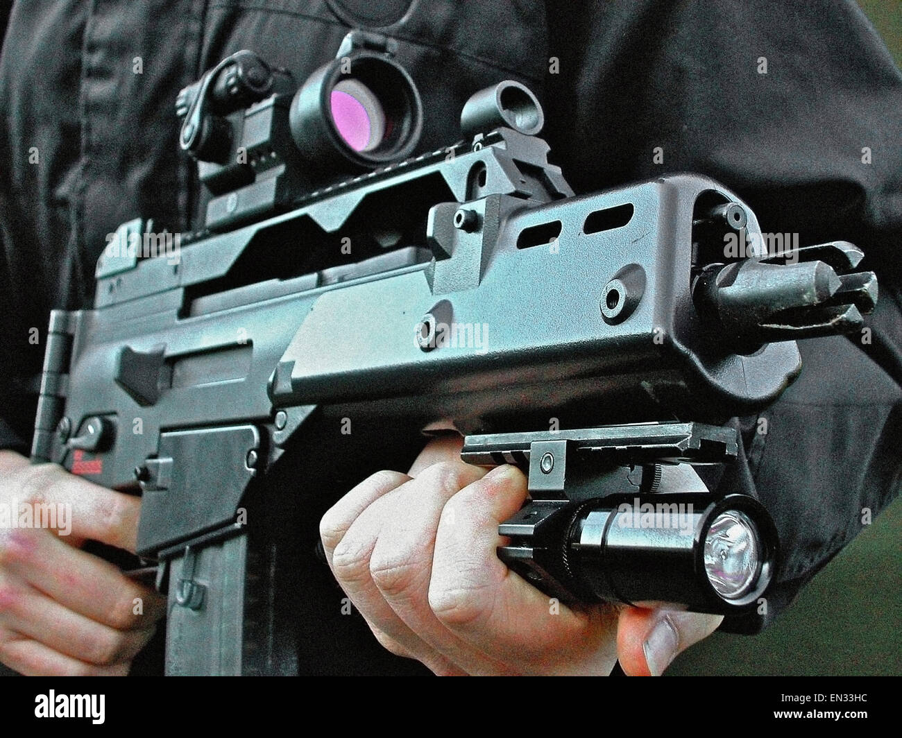 Ein Heckler & Koch G36 C (5,56 mm x 45 NATO Kaliber Gas betriebenen Sturmgewehr) begünstigt durch die britischen Strafverfolgungsbehörden (Polizei). Es hat die Abmessungen einer Maschinenpistole, kombiniert mit der Fähigkeit, Eindringen von 5,56 NATO-Kaliber. Stockfoto