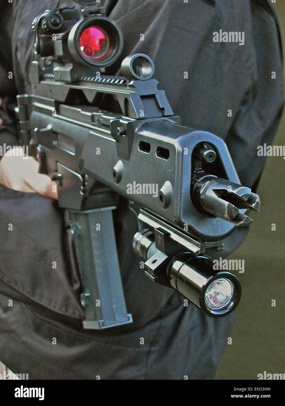 Ein Heckler & Koch G36 C (5,56 mm x 45 NATO Kaliber Gas betriebenen Sturmgewehr) begünstigt durch die britischen Strafverfolgungsbehörden (Polizei). Es hat die Abmessungen einer Maschinenpistole, kombiniert mit der Fähigkeit, Eindringen von 5,56 NATO-Kaliber. Stockfoto