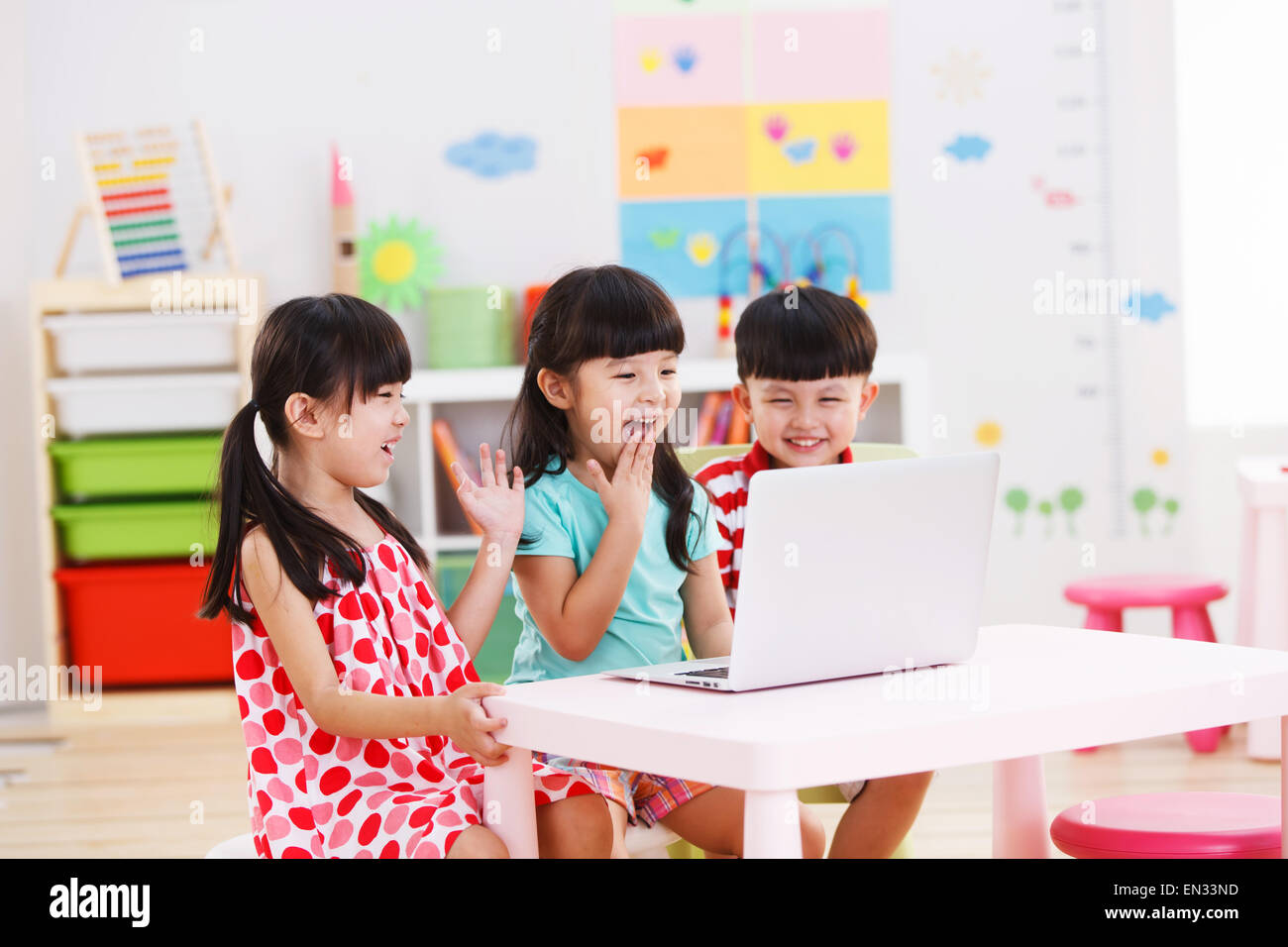 Computer Im Kindergarten Klassenzimmer Stockfotos und -bilder Kaufen ...