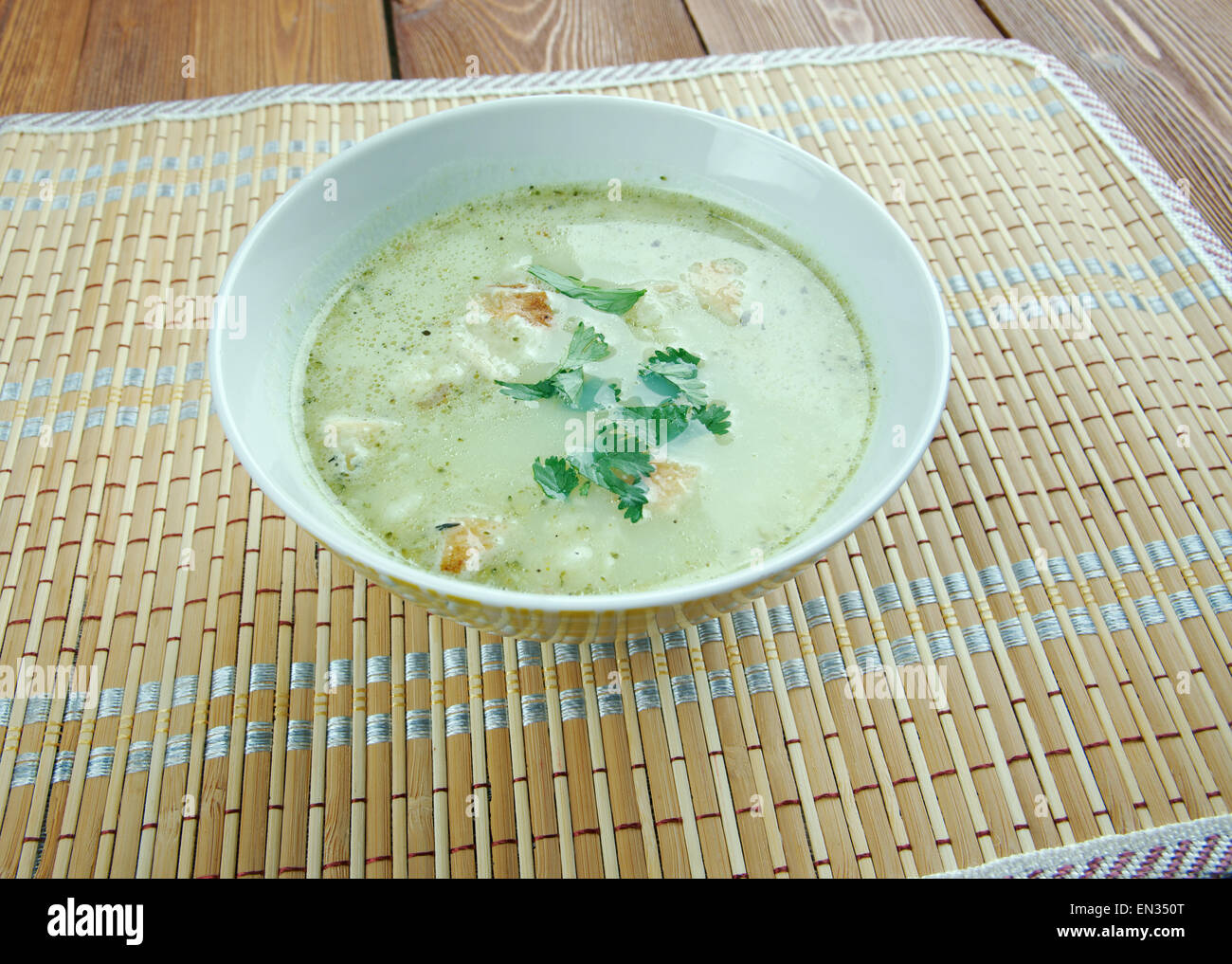 Allgauer Kasesuppe - bayerische Winter-Suppe Stockfoto