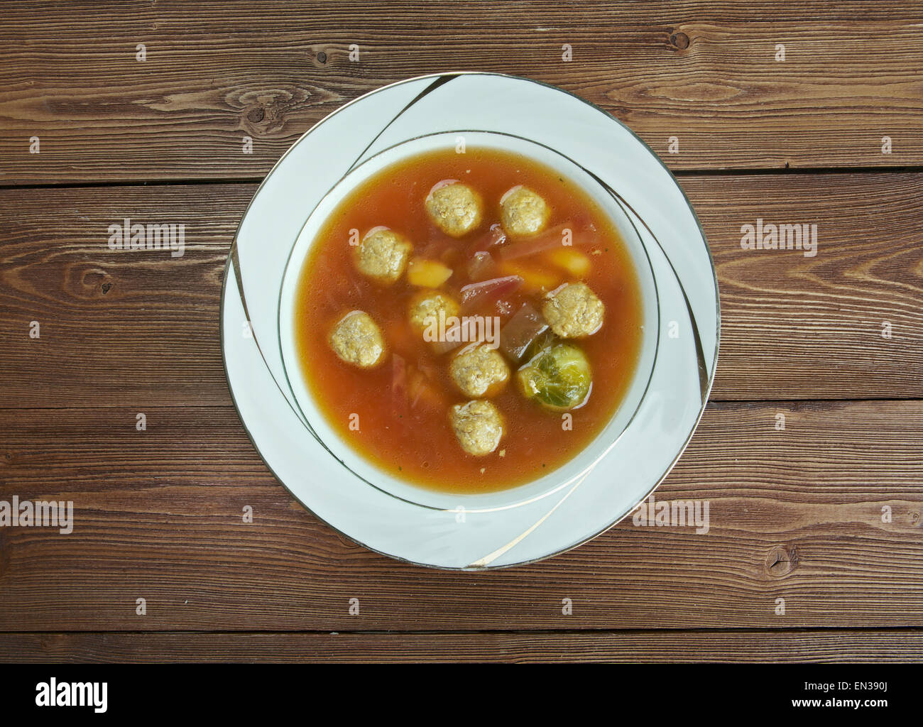 Schwäbische Suppe mit Fleischbällchen. Deutsche Küche Stockfoto