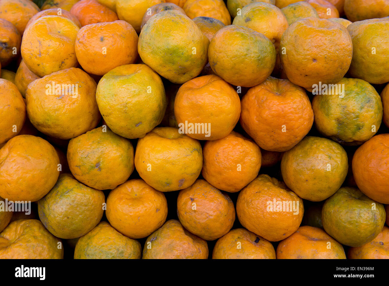 Mandarinen zu verkaufen, Kerala, Indien Stockfoto