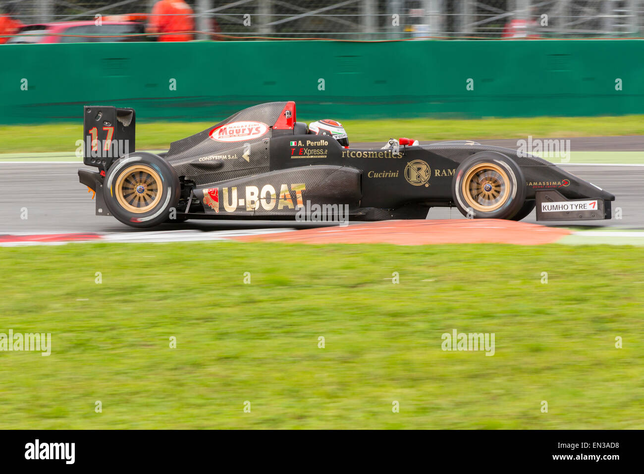 Monza, Italien - 25 Oktober TATUUS FA 010 FPT der TECHNORACE ASD-Team, angetrieben von Perullo Alessandro in der italienischen Abarth F2 Stockfoto