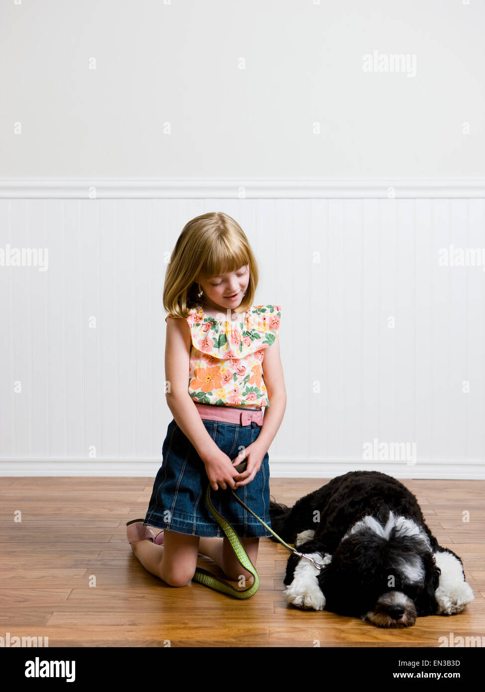 Mädchen und ihr Hund Stockfoto