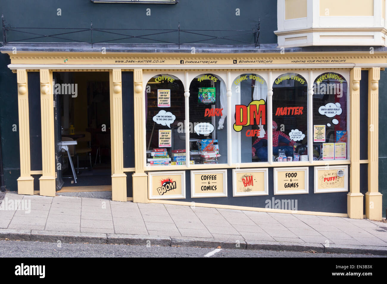 Dunkle Materie Cafe an der Crossgate, Durham. Ein Comic Shop, Gaming-Ort und Geek-Cafe. Stockfoto