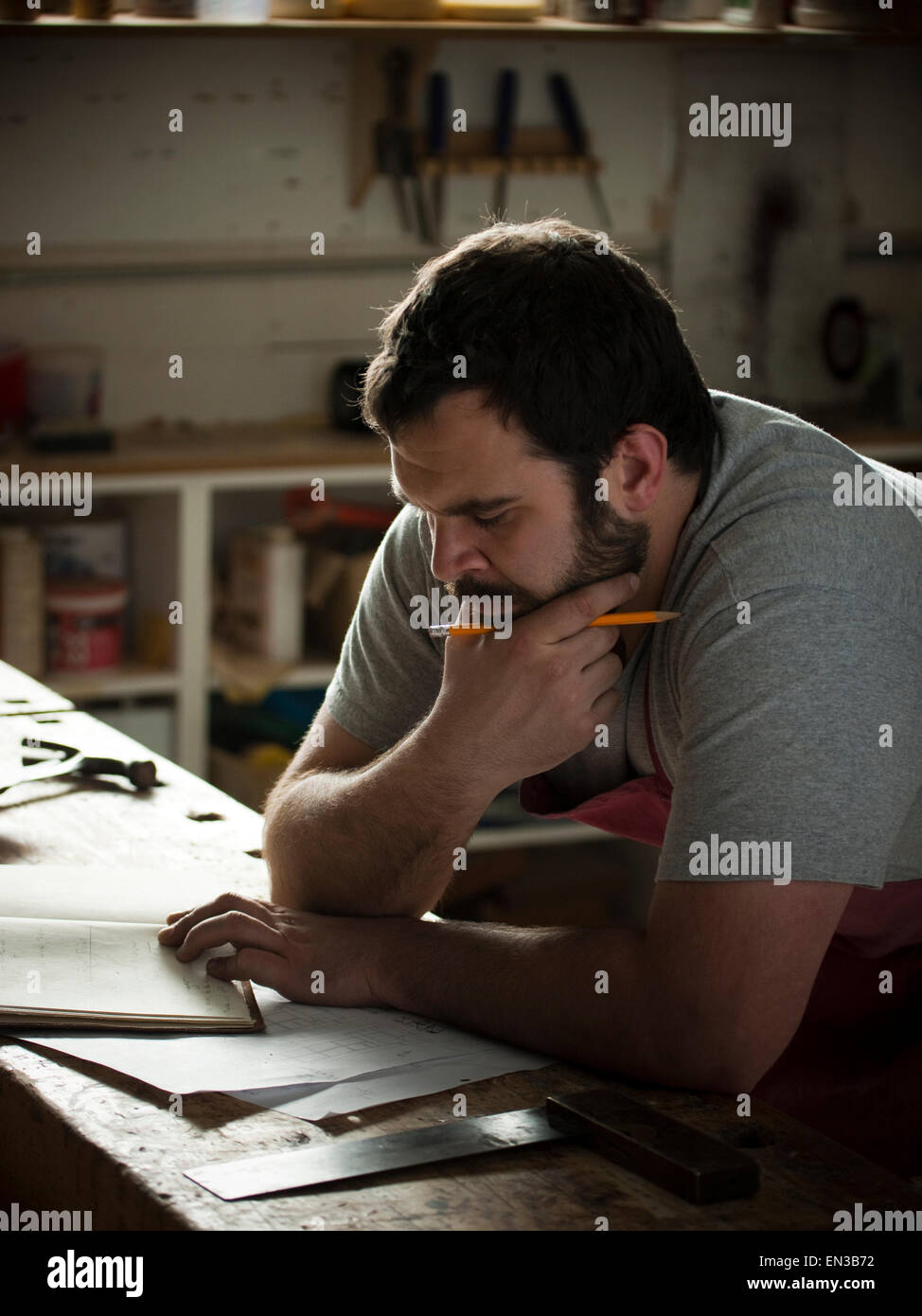 USA, Utah, Orem, Tischler bei der Arbeit Stockfoto