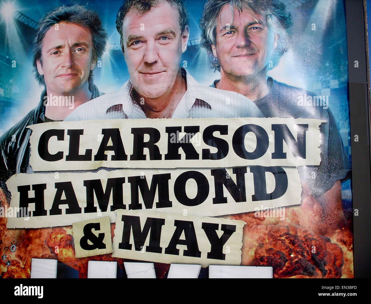 Sheffield City Centre, South Yorks, UK. 27. April 201. Plakate in Sheffield für das Leben zeigt, dass Top Gear, jetzt Re-Branding als Clarkson, Hammond & Mai, mit Jeremy Clarkson, Richard Hammond und Jmes Mai genannt worden wäre. Die Shows wurden nach der Entlassung von Jeremy Clarkson, mit Hammond und Mai verlassen die BBC auch Re-Branding. Bildnachweis: Matthew Chattle/Alamy Live-Nachrichten Stockfoto