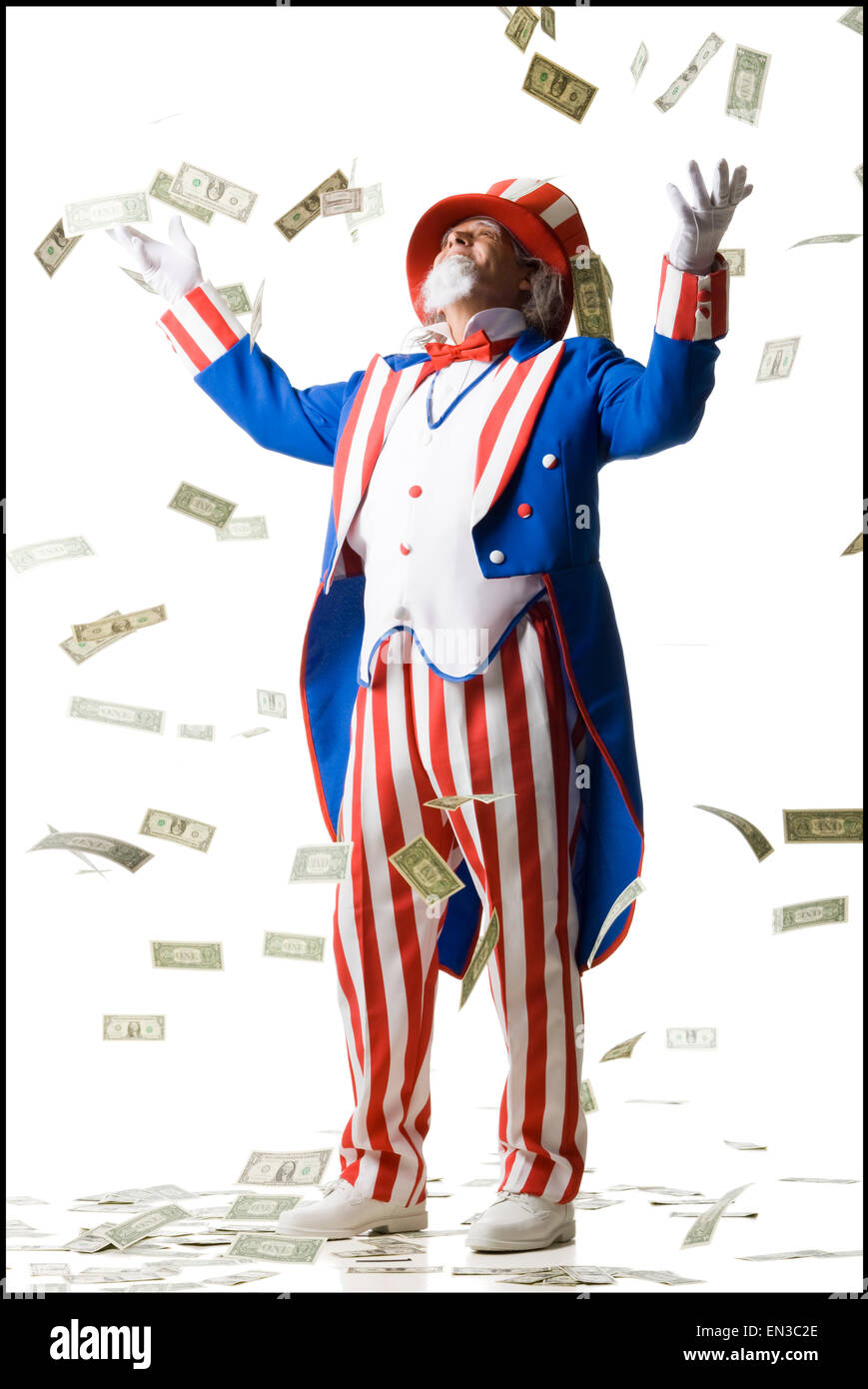 Uncle Sam geduscht mit Geld Stockfoto