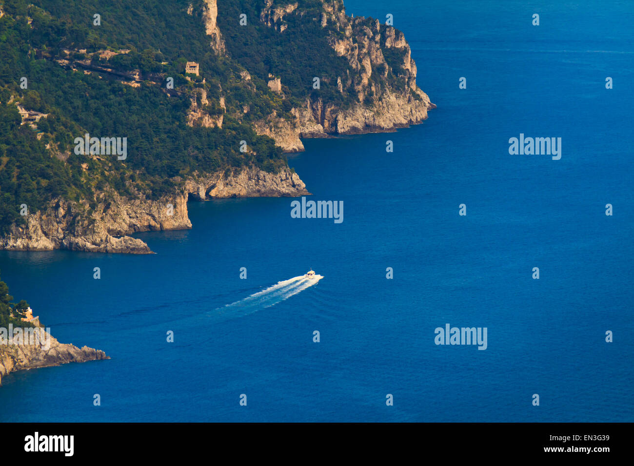 Italien, Küste von Amalfi, Ravello, Boot am Meer Stockfoto