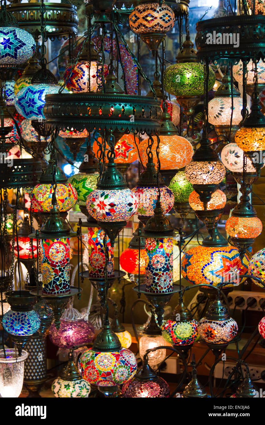 Türkei, Grand Baazar, Nahaufnahme von bunten Lampen Stockfoto