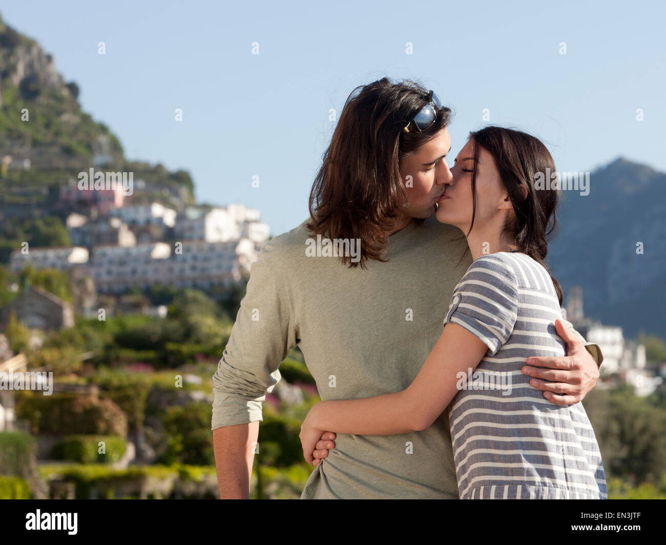 Italien, Ravello, junge Paar küssen Stockfoto