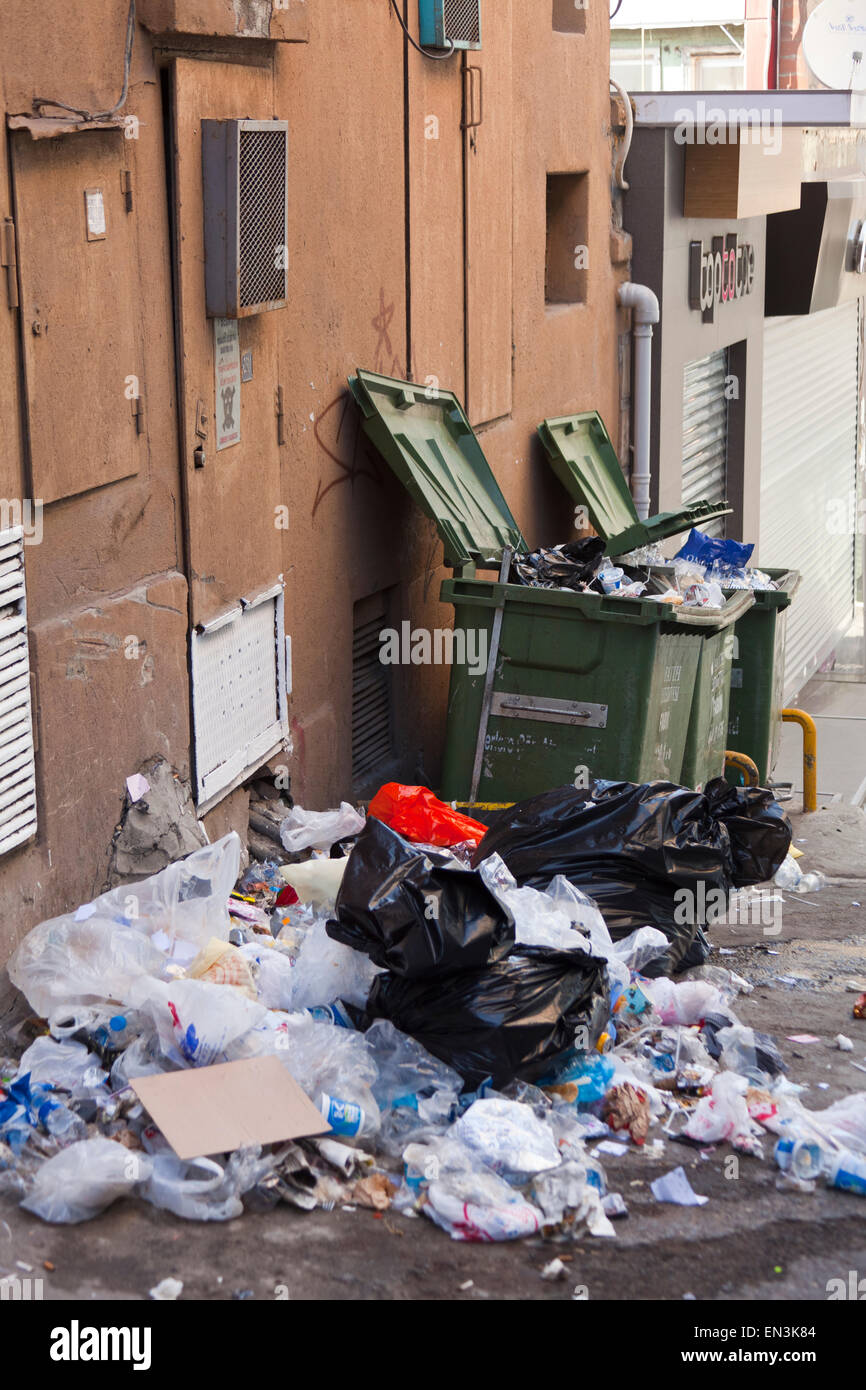 Türkei, Istanbul, Müll auf der Straße Stockfoto