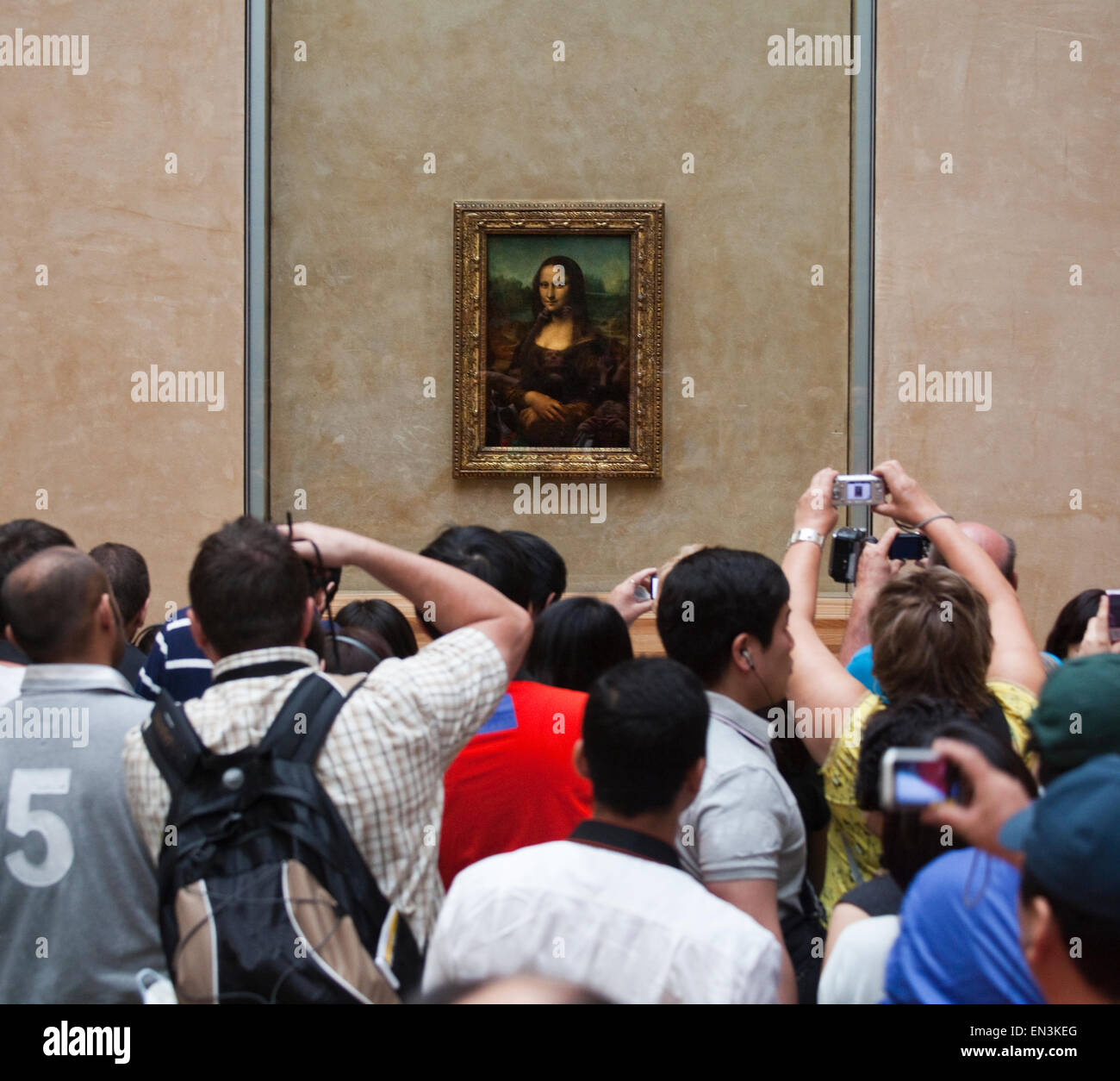 Frankreich, Paris, Touristen fotografieren Mona Lisa malen Stockfoto