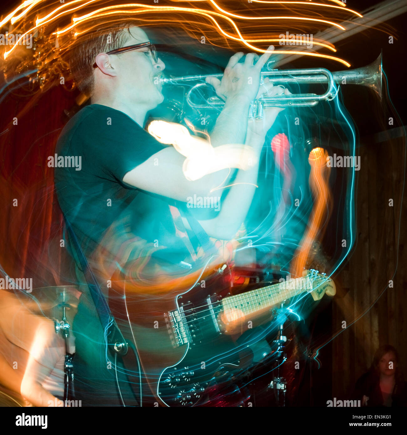 USA, Utah, Provo, Mann spielt Trompete in club Stockfoto