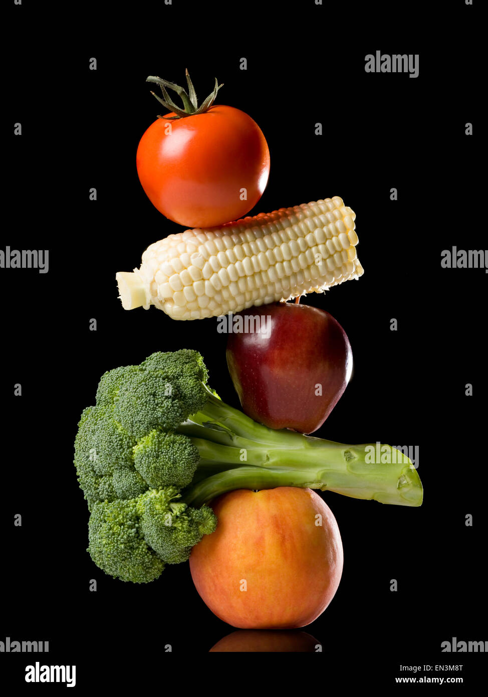 Stapel von Obst und Gemüse Stockfoto