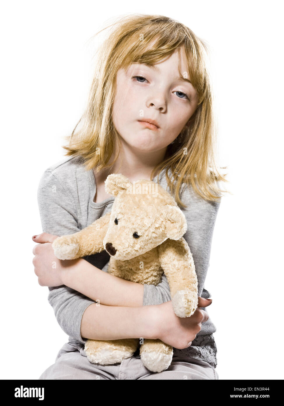 Mädchen umarmt ihr Teddy Bär Stockfoto