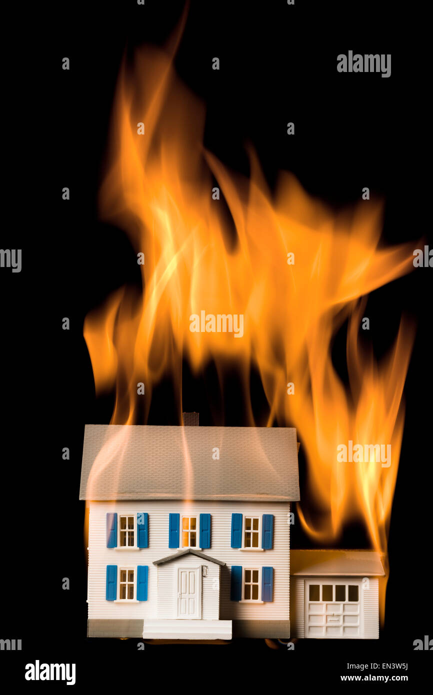 Modell eines Hauses in Brand Stockfoto