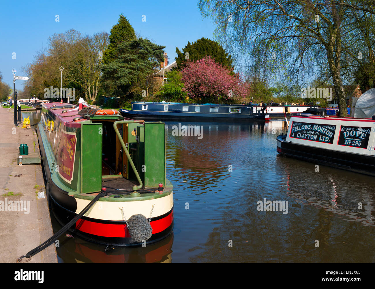 Kanalboote vertäut an Fradley Verzweigung, Staffordshire, England. Stockfoto