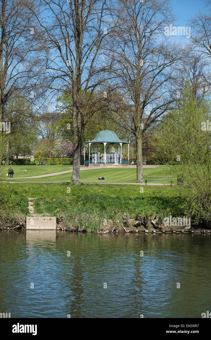 Shrewsbury, Shropshire: The River Severn und The Quarry Park ist ein beliebt bei Einheimischen und Besuchern nach Shrewsbury Stockfoto