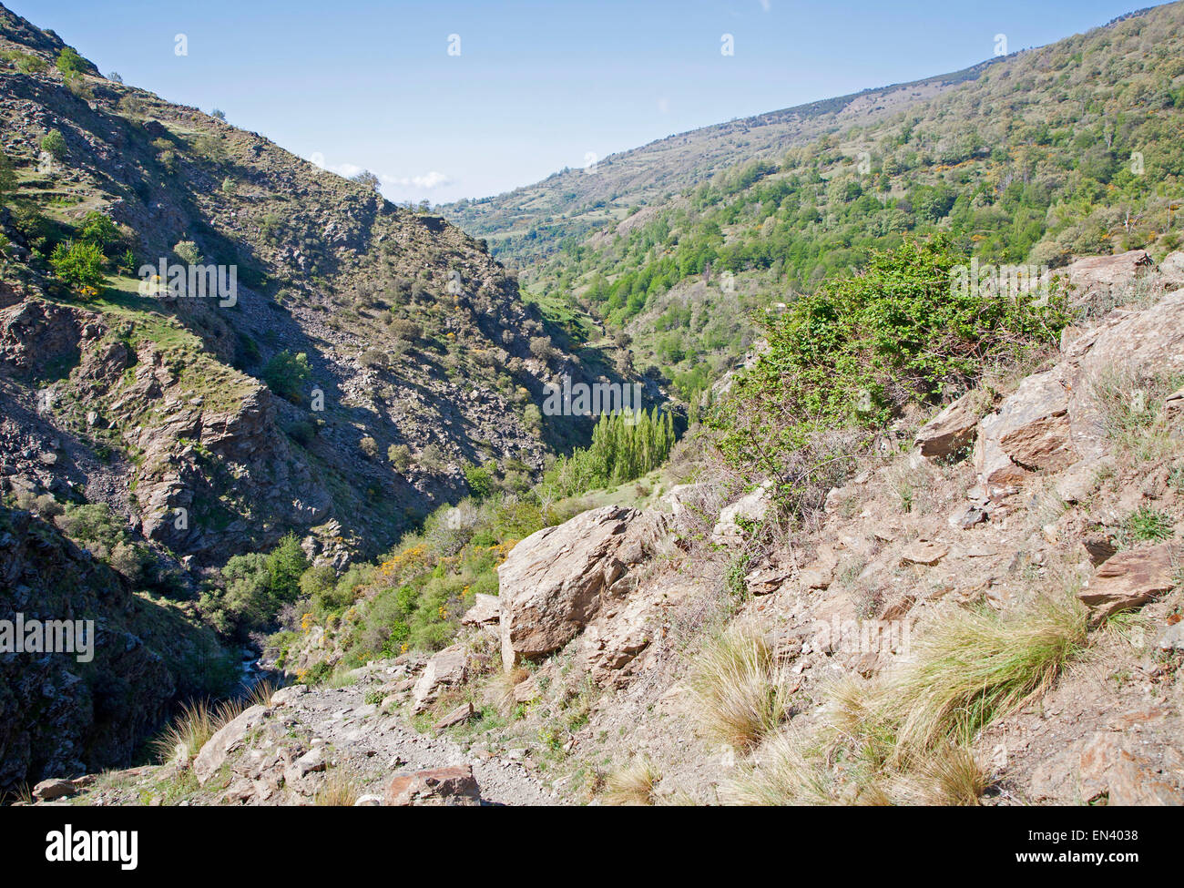 Landschaft des Flusses Rio Poqueira Schlucht Tal, hohe Alpujarras, Sierra Nevada, Provinz Granada, Spanien Stockfoto