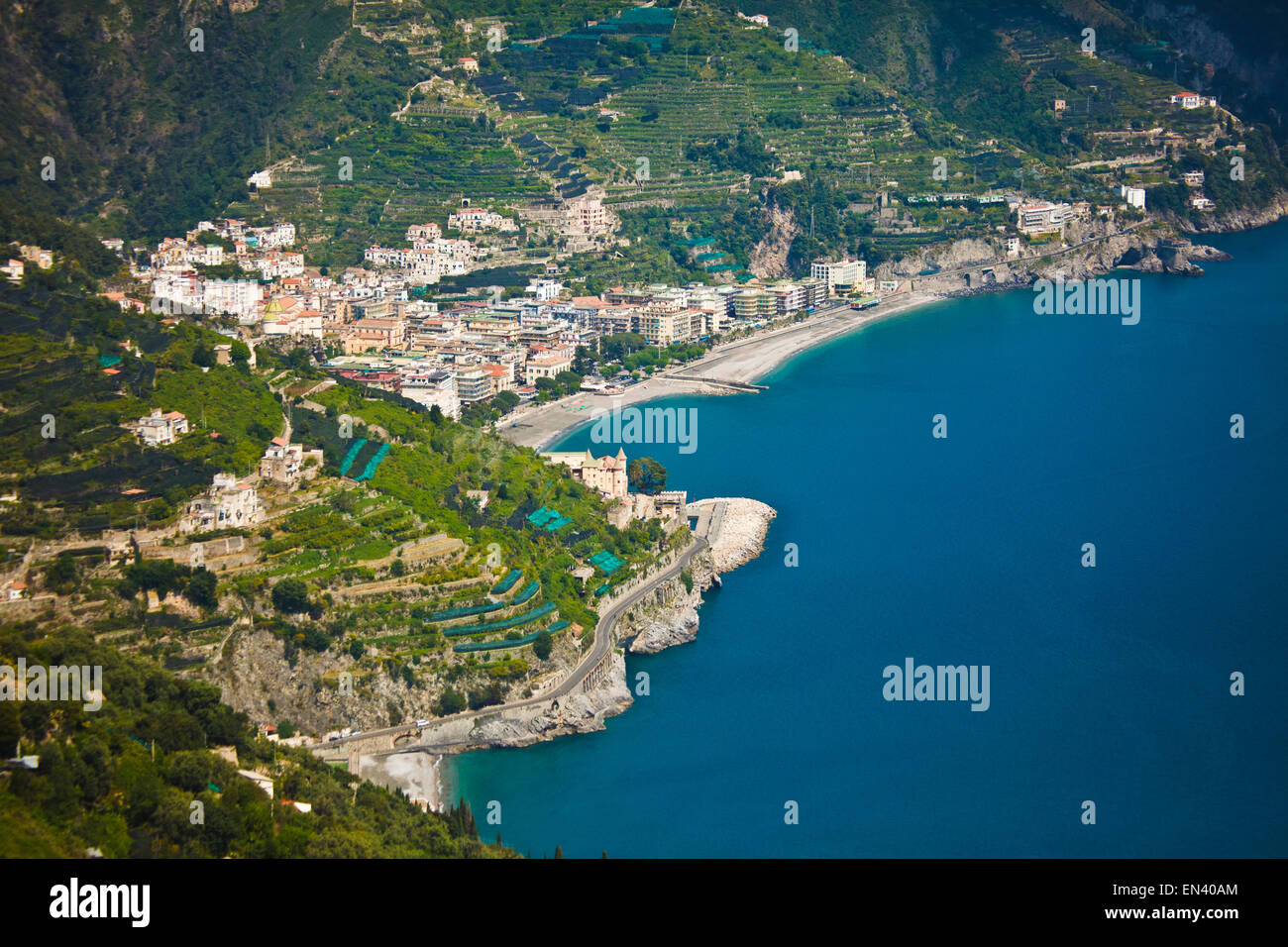Italien, Amalfiküste, High Angle Aussicht auf Stadt an der Küste Stockfoto