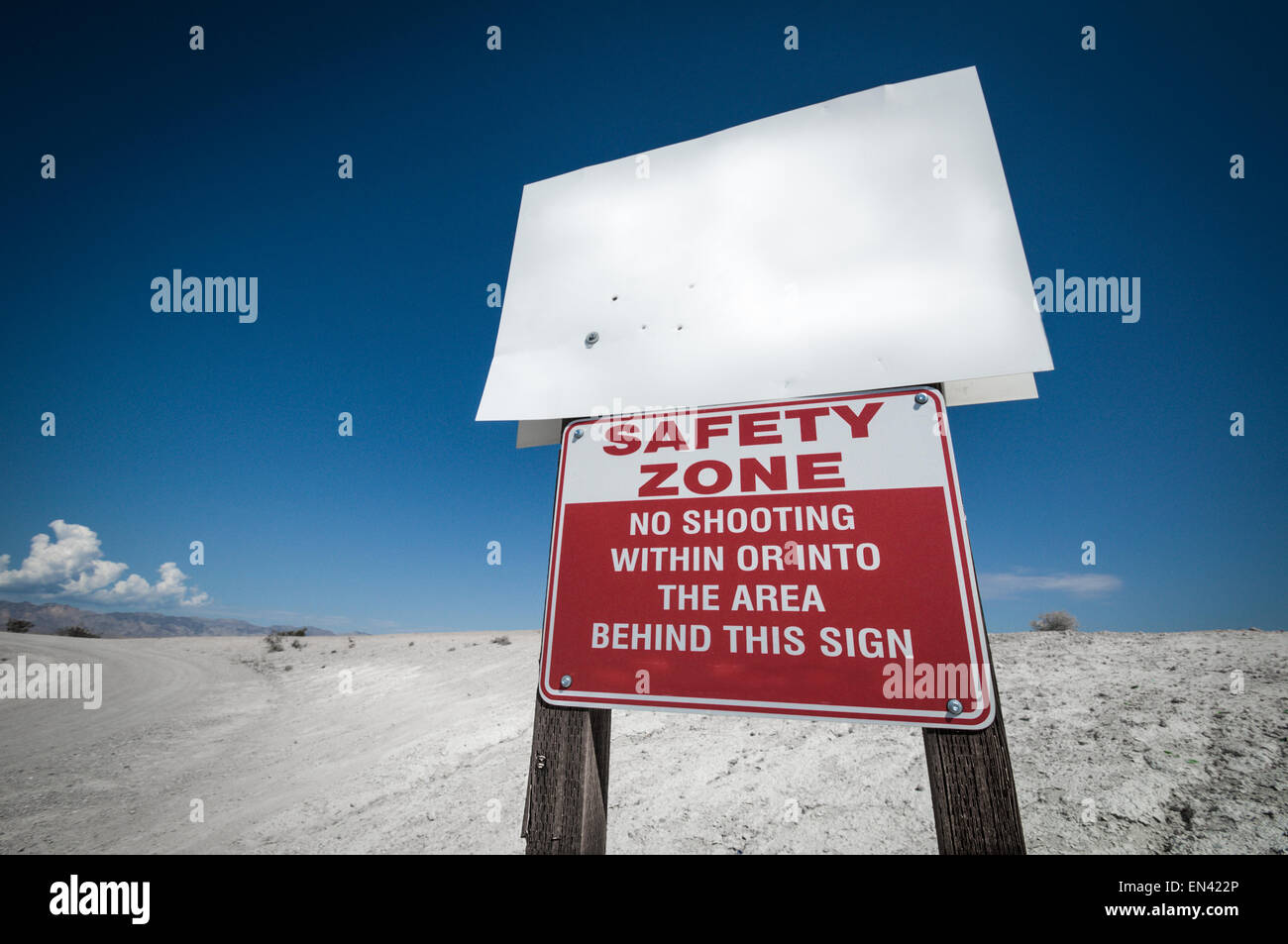Sicherheits-Zone in der Wüste bei Las Vegas, Bundesrepublik Vertrauen landet Zeichen Stockfoto