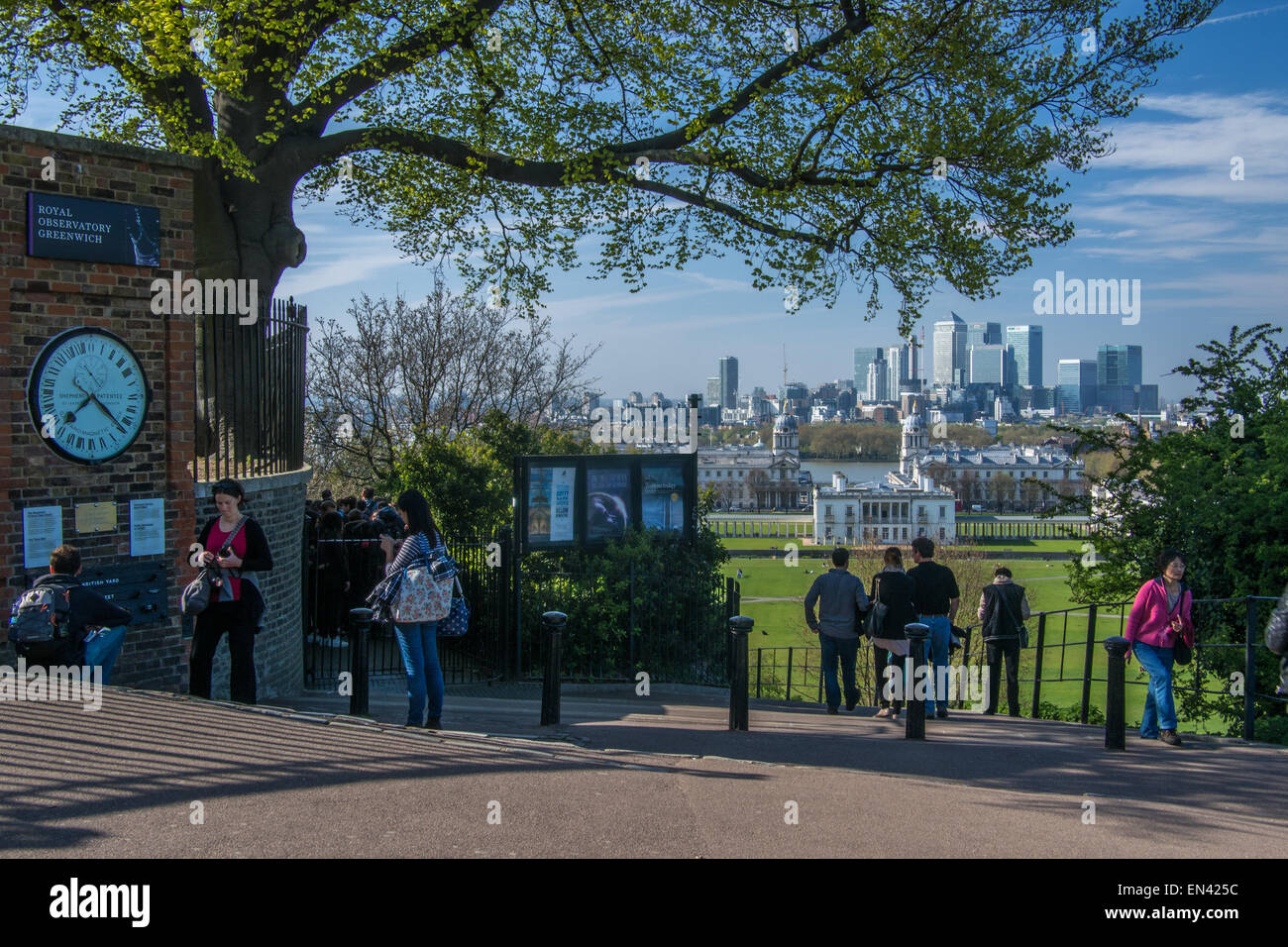 Blick vom Royal Observatory in Greenwich Park in Richtung Greenwich University & der Isle of Dogs. Stockfoto